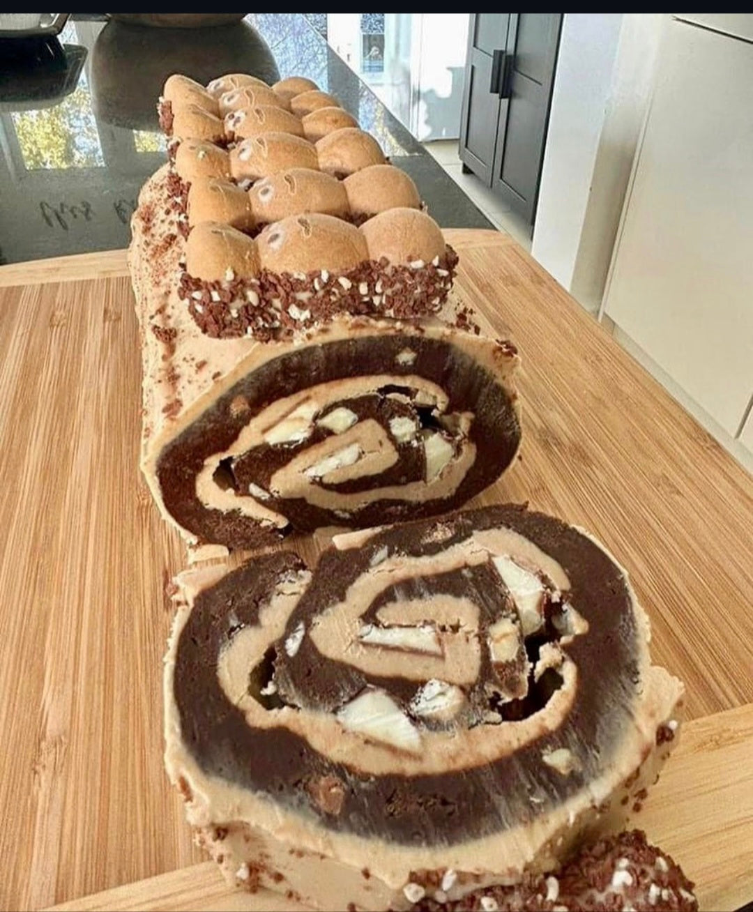 Kinder Hippo Brownie Swiss Roll