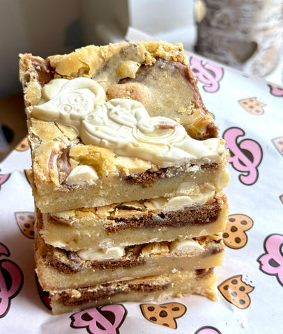 Milkybar and biscoff blondie
