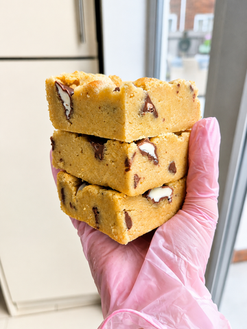 KINDER & MINI EGG COOKIE BAR