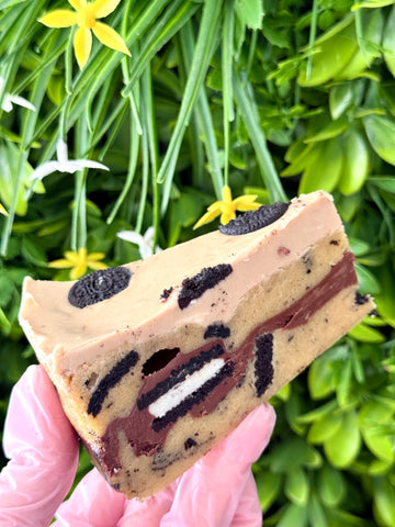 KINDER & OREO COOKIE PIE SLICE