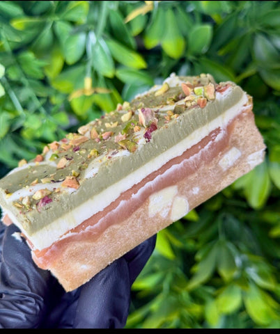 PISTACHIO & WHITE CHOC COOKIE MILLIONAIRE
